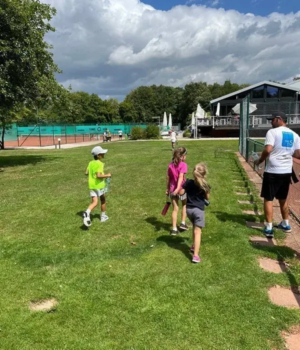 Training bei der best of 5 Tennisakademie