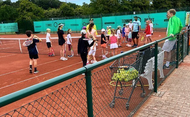Tennistraining bei SchlaegerClub